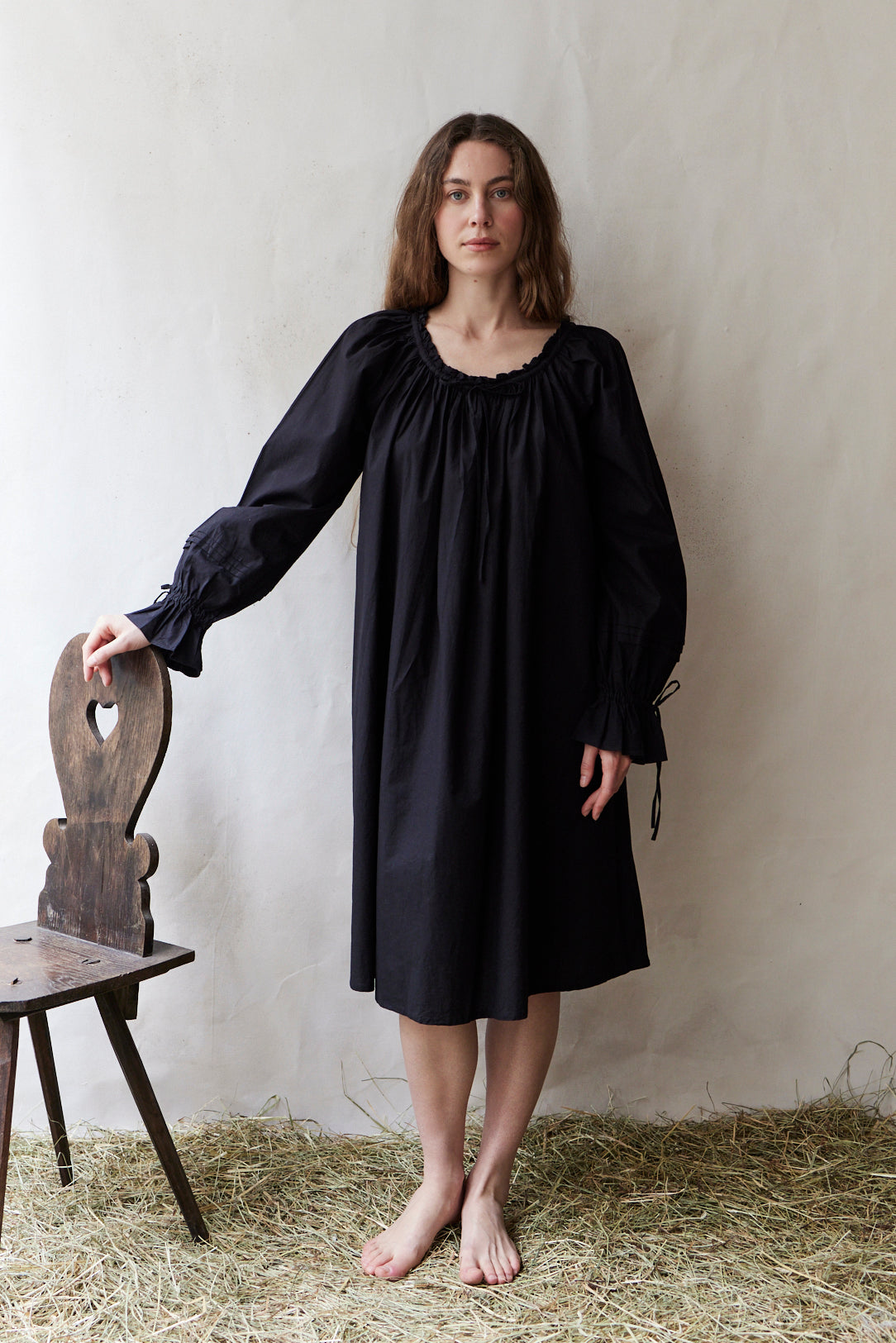 black long sleeve shift dress Cosima with sleeves Black / M/L bridal dresses simple elegant Size:6-12m Consider adding a sculptural Enchanting Scallop A-Line Dress