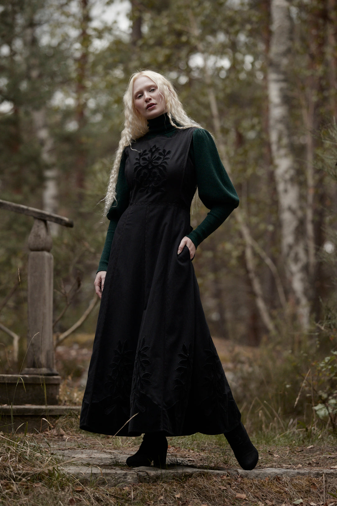 Mirela” Black Cotton Dress with Velvet Appliqué – voriagh