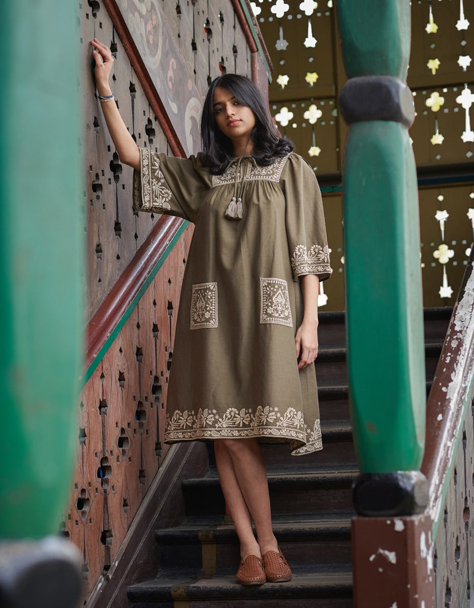 hungarian embroidered dress 