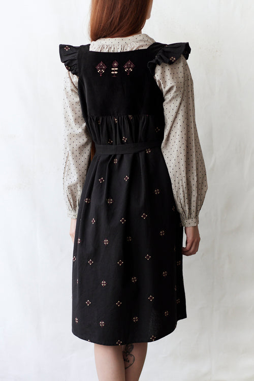 Robe tablier "Alba" noire brodée cygnes