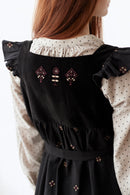 Robe tablier "Alba" noire brodée cygnes