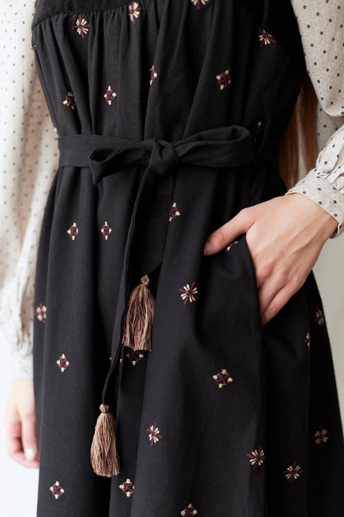 Robe tablier "Alba" noire brodée cygnes