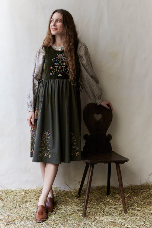 Robe 'Amela' brodée en velours et canevas vert mousse