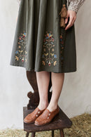 Robe 'Amela' brodée en velours et canevas vert mousse