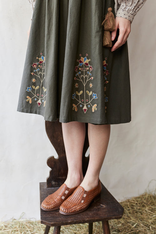 Robe 'Amela' brodée en velours et canevas vert mousse