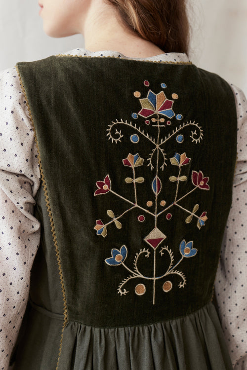 Robe 'Amela' brodée en velours et canevas vert mousse