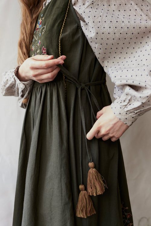 Robe 'Amela' brodée en velours et canevas vert mousse