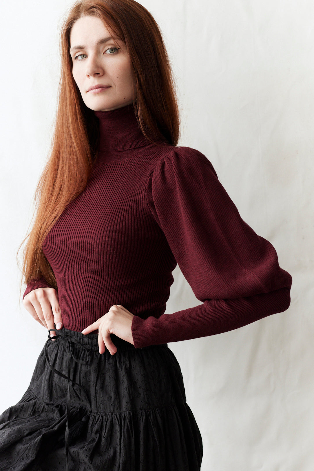 Pull col roulé 'Ariana' en coton et cachemire avec manches gigot bordeaux