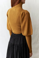 Pull col roulé 'Ariana' en coton et cachemire avec manches gigot moutarde