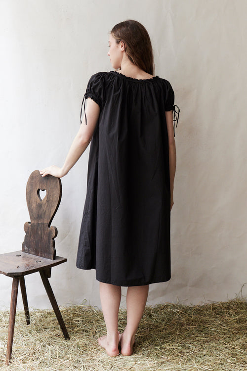 "Cosima" black shift dress with short sleeves