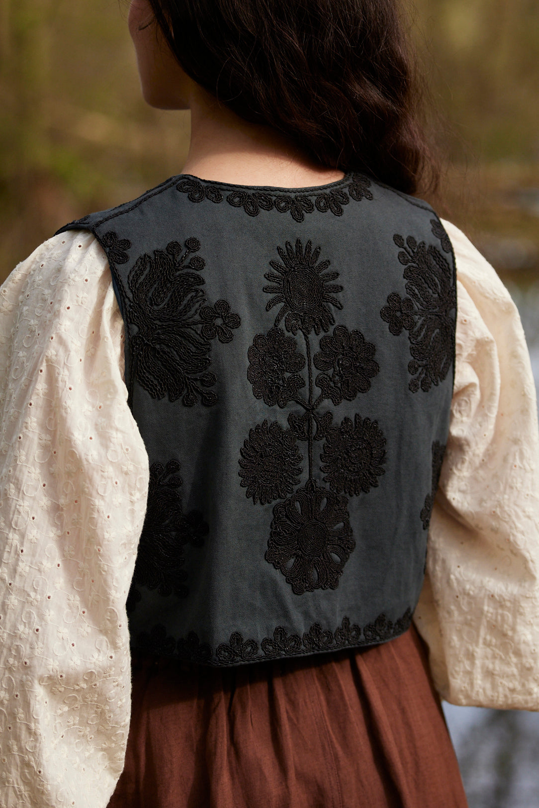 "Denesz" embroidered cotton vest weathered black