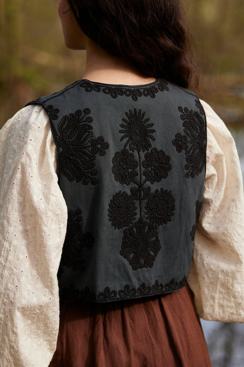 "Denesz" embroidered cotton vest weathered black