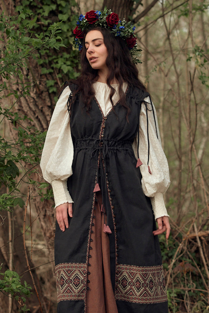 Robe longue 'Elvira' brodée sans manches brique