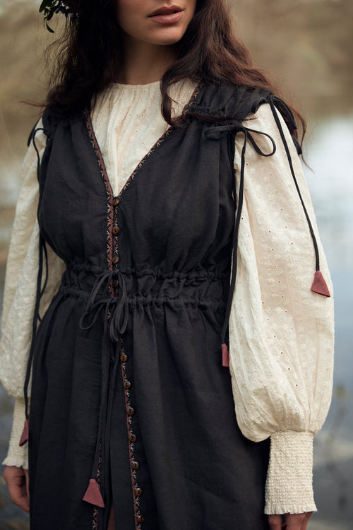 Robe longue 'Elvira' brodée sans manches brique