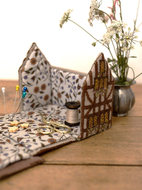 DIY Kit "Fachwerk House" - cross stitch trinket box