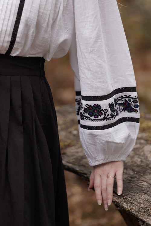 “Ioana” blouse with carașova-inspired embroidery