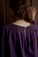 Blouse "Kalia" en coton brodé violet