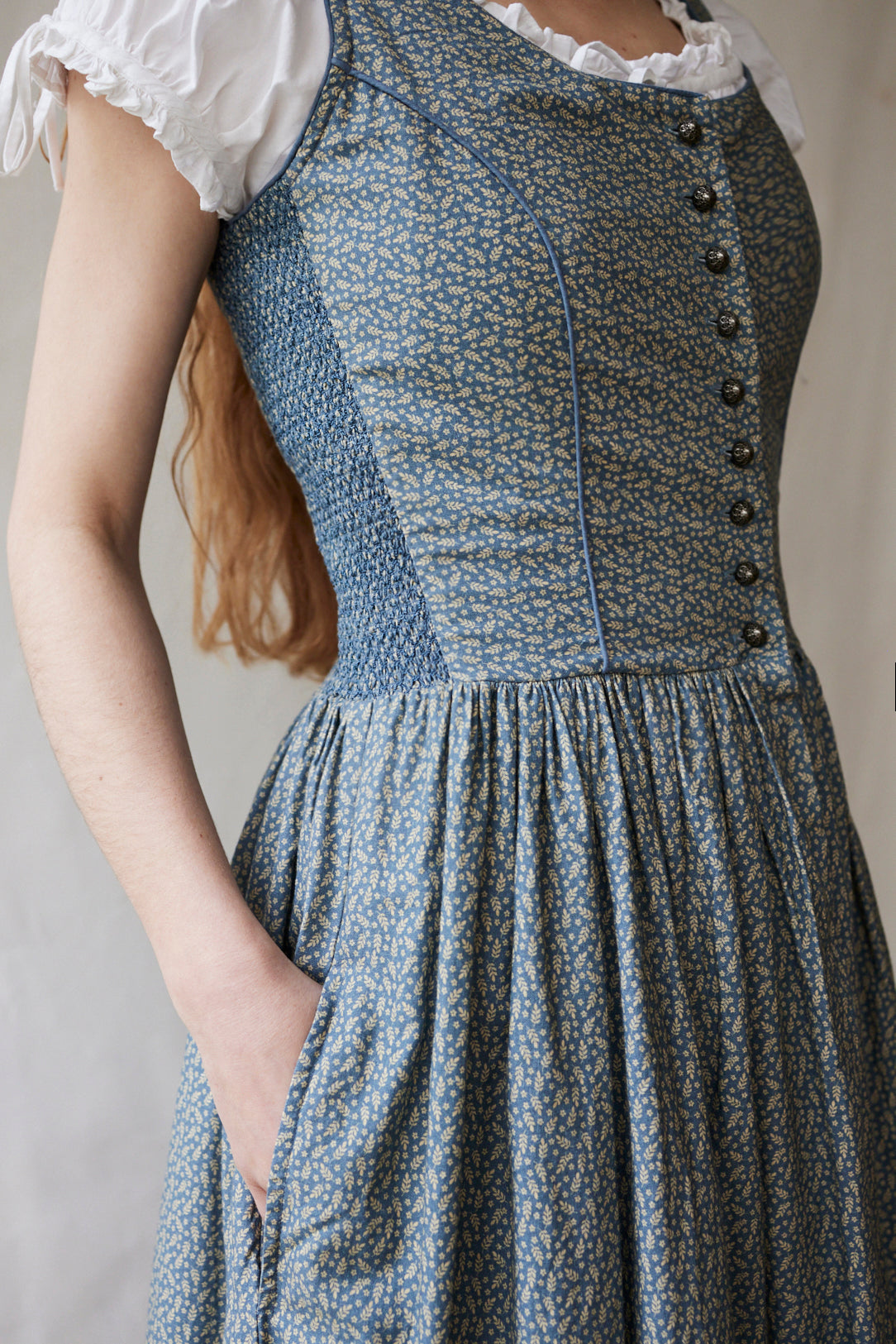 Robe 'Matilda' motif feuilles bleu