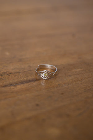 "Mira stilla" ring in silver and peridot