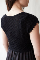 "Mona" Cardigan court en dentelle de coton noir