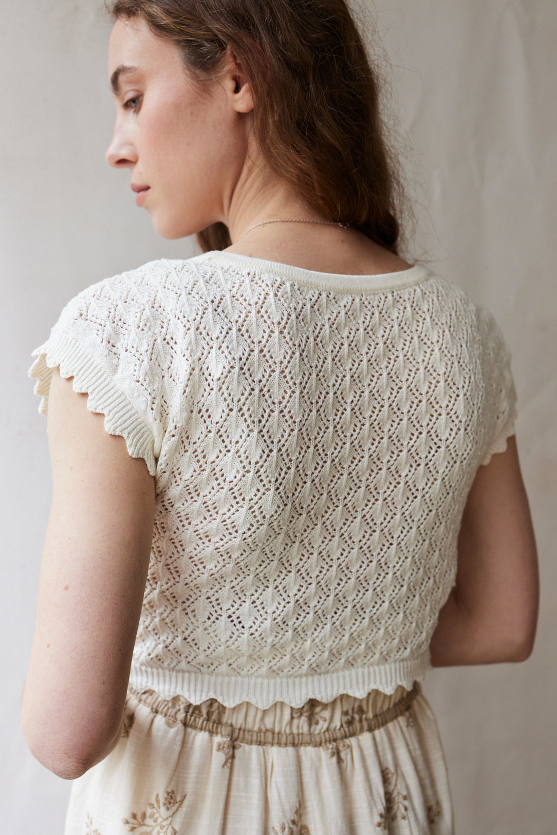 "Mona" Cardigan court en dentelle de coton crème