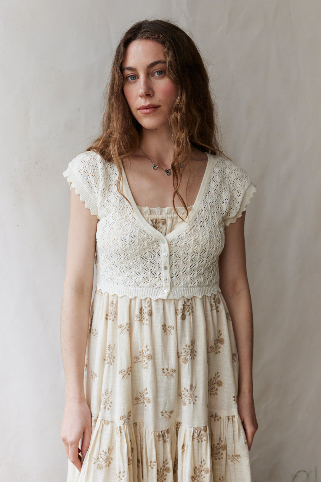 "Mona" Cardigan court en dentelle de coton crème