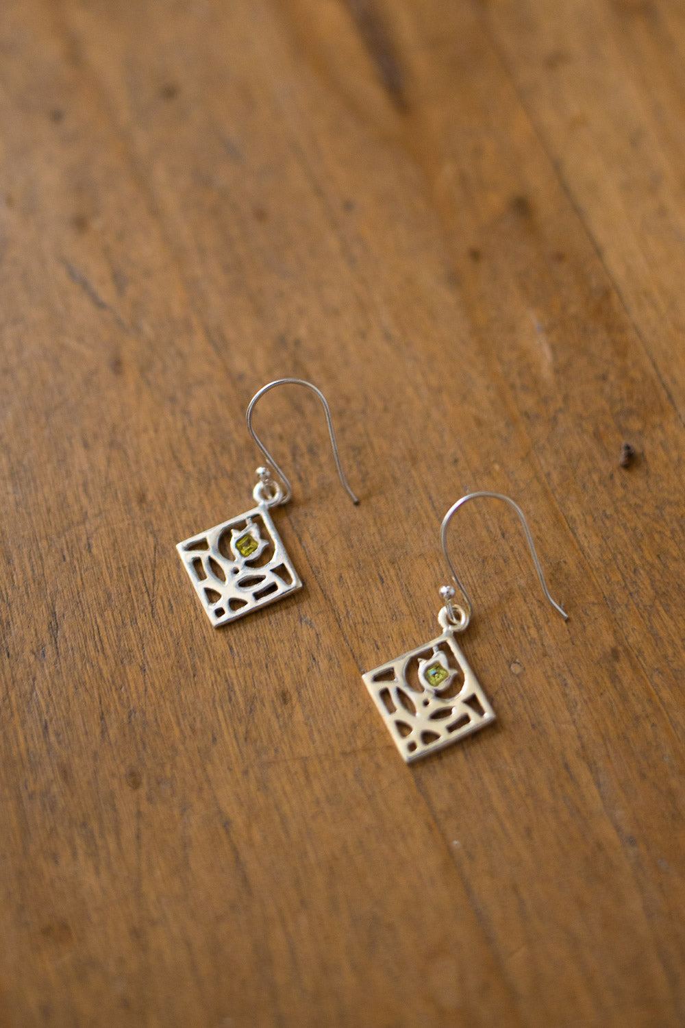 Boucles d'oreille "Primula major" en argent et péridot