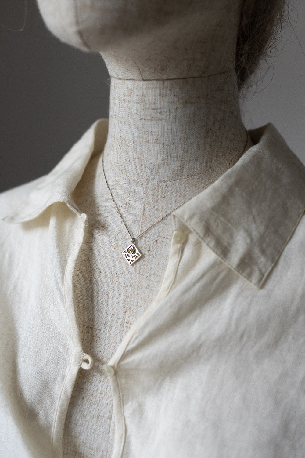 Collier "Primula major" en argent et péridot