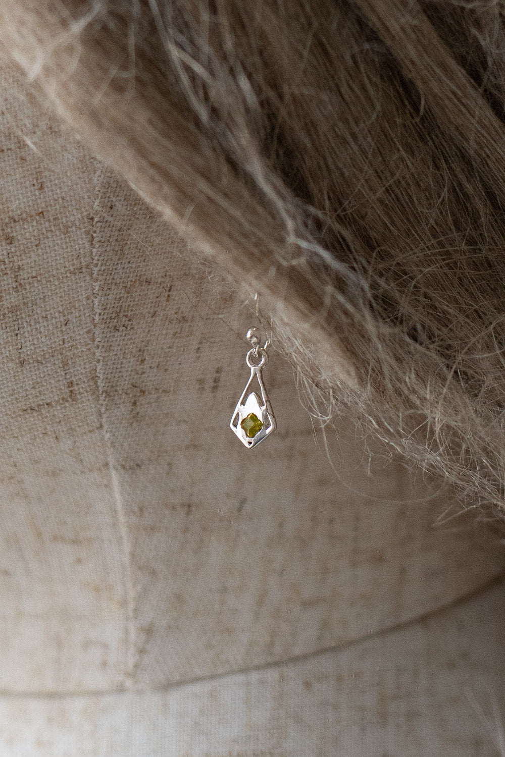 Boucles d'oreille "Primula minor" en argent et péridot