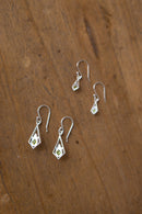 Boucles d'oreille "Primula minor" en argent et péridot petites