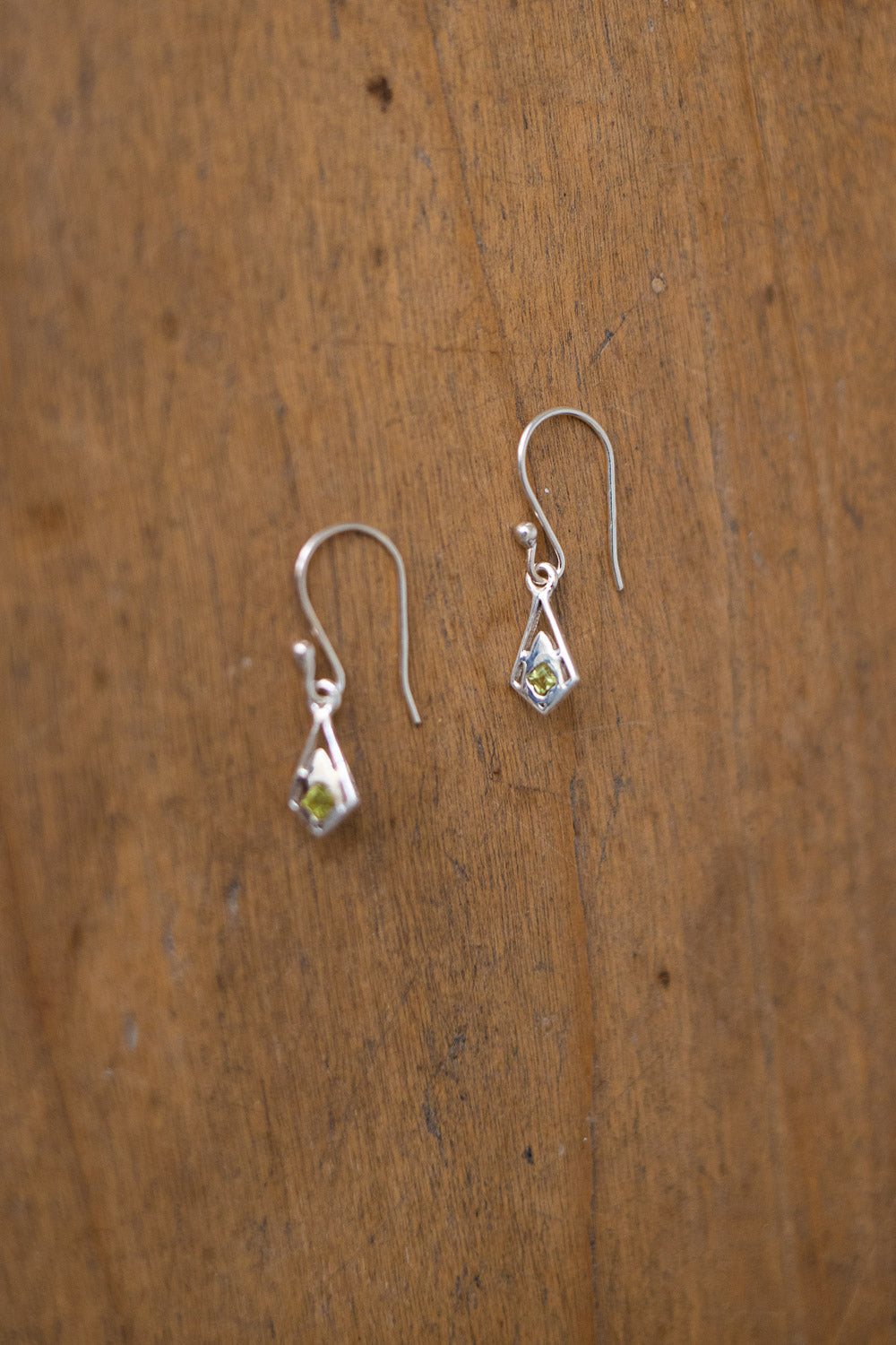 Boucles d'oreille "Primula minor" en argent et péridot petites