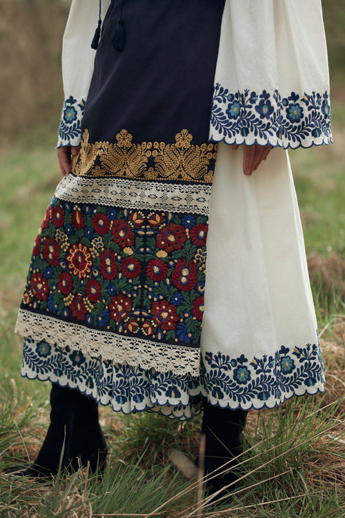 "Rózsa" embroidered ceremony apron