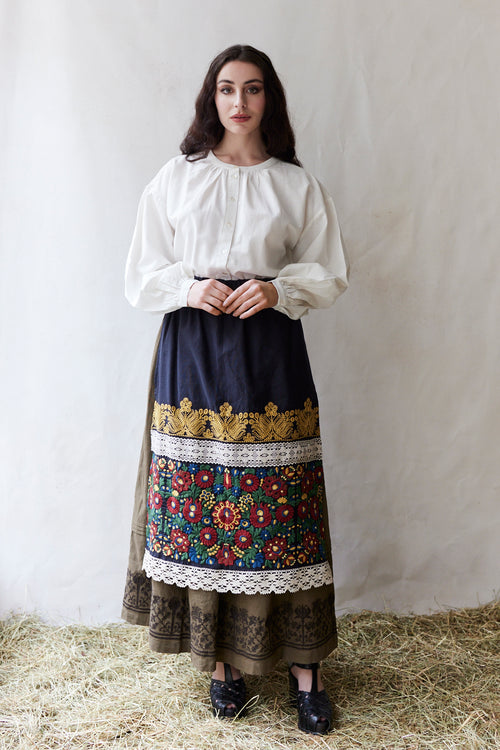 "Rózsa" embroidered ceremony apron