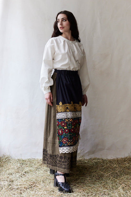 "Rózsa" embroidered ceremony apron
