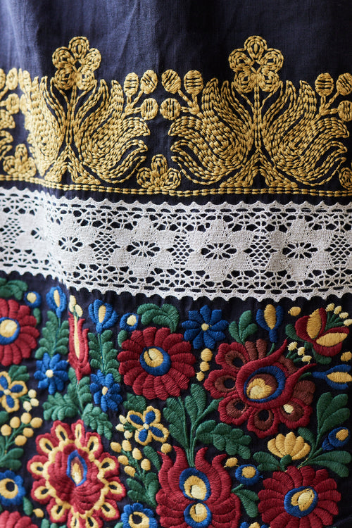 "Rózsa" embroidered ceremony apron