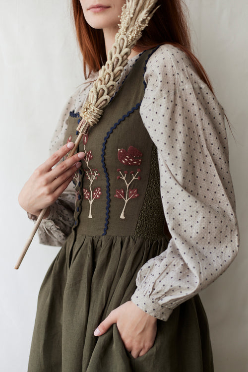 Robe 'Tilda' en lin vert mousse brodé tulipes rouille