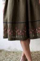 Robe 'Tilda' en lin vert mousse brodé tulipes rouille