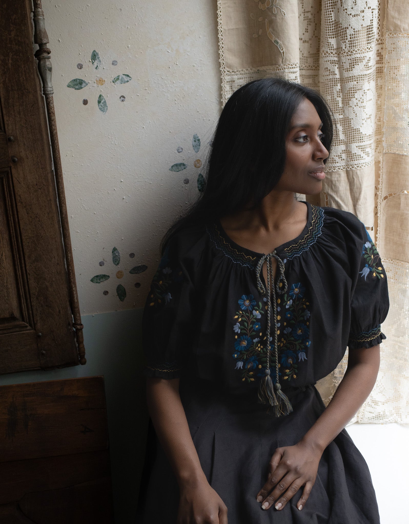 "Timea" blouse with embroidered Matyó flowers black