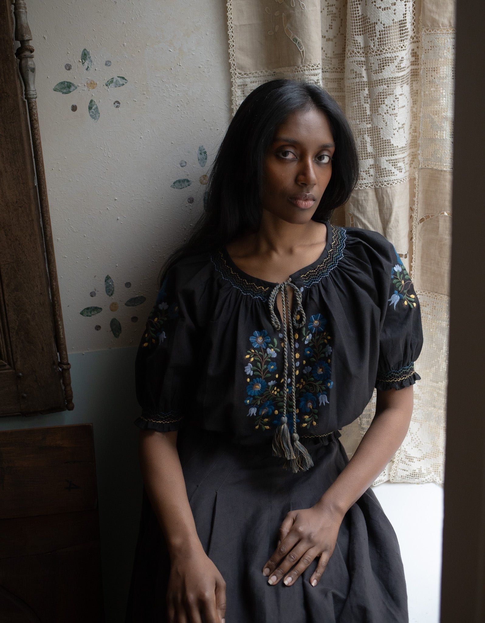 "Timea" blouse with embroidered Matyó flowers black