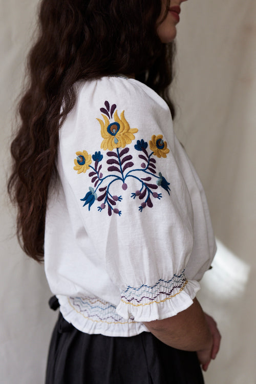 "Timea" blouse with embroidered Matyó flowers white