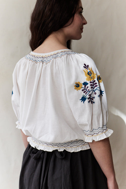 "Timea" blouse with embroidered Matyó flowers white