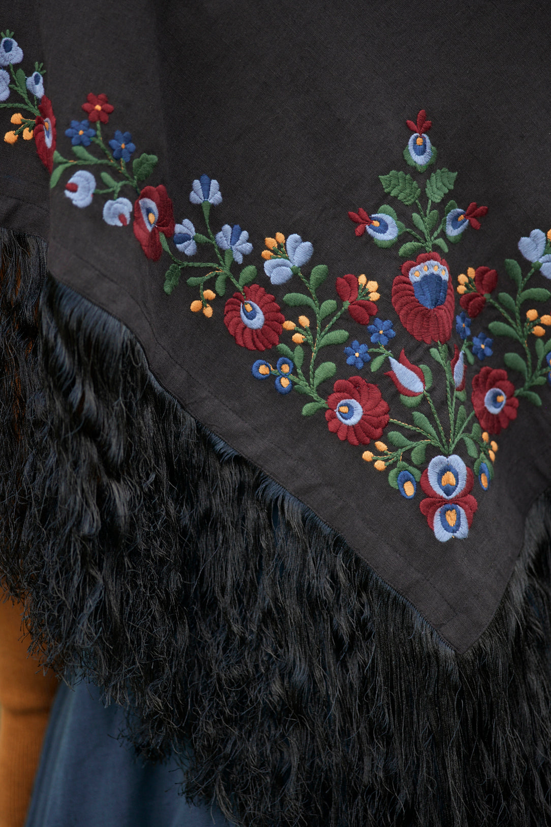 "Timea" black stole with embroidered Matyó flowers red