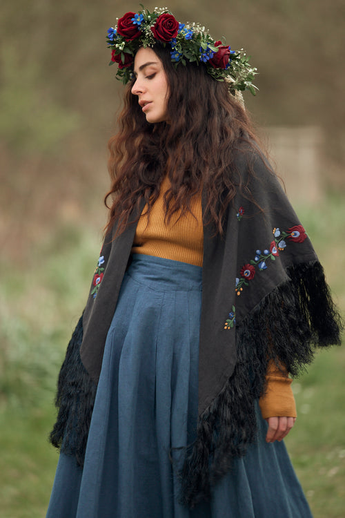 "Timea" black stole with embroidered Matyó flowers red