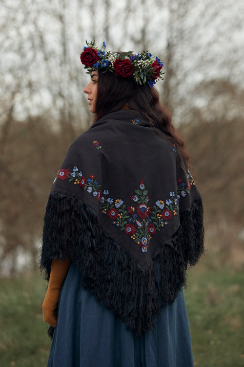 "Timea" black stole with embroidered Matyó flowers red
