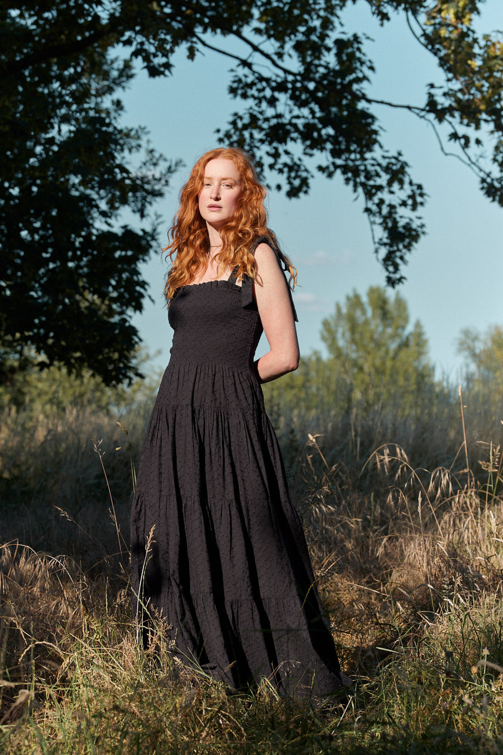 Robe "Velga" smockée en cotton brodé noir