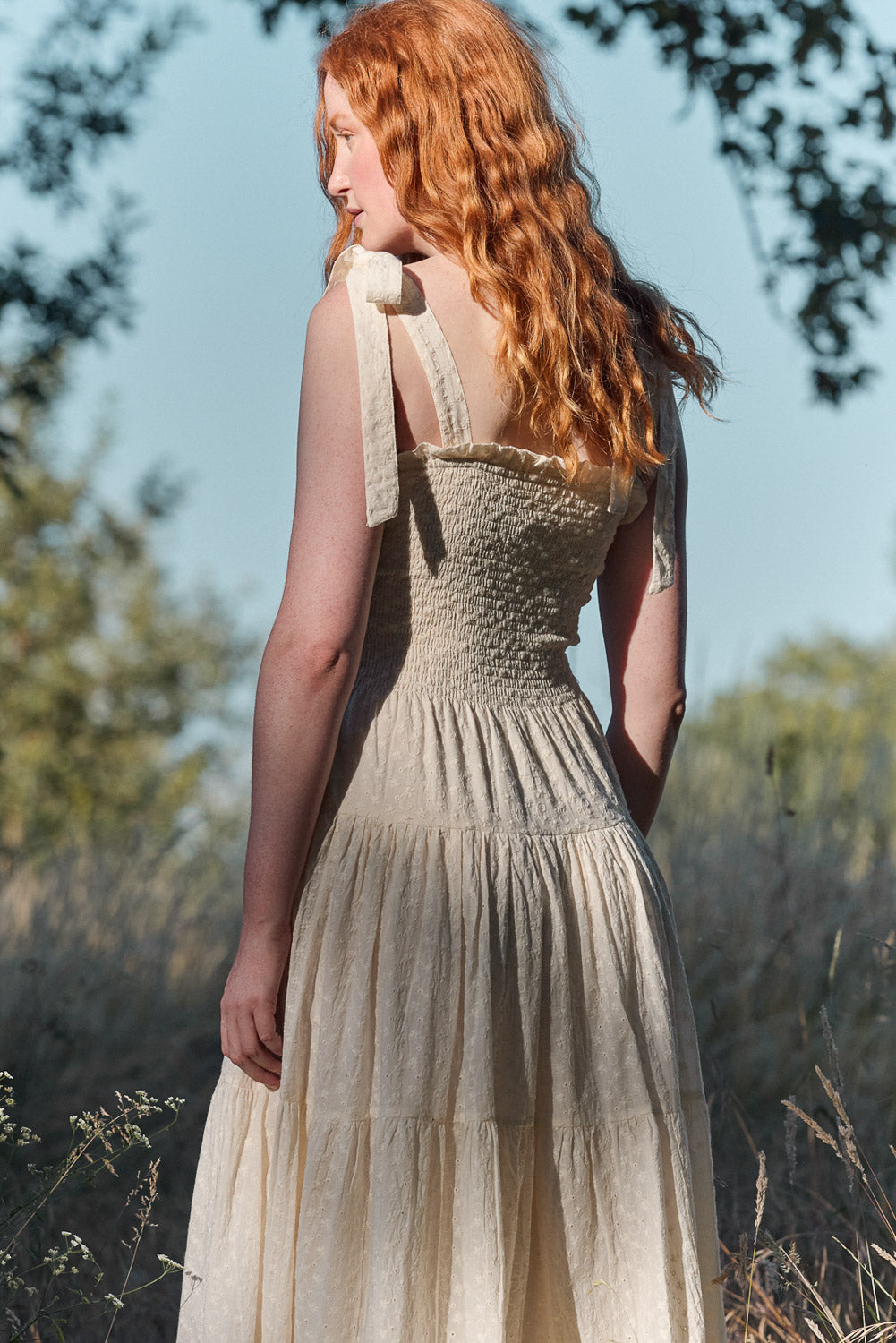 Robe "Velga" smockée en cotton brodé crème