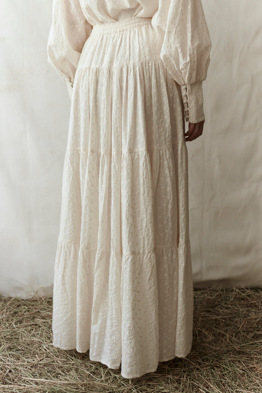 Jupe longue 'Velga' en cotton brodé crème