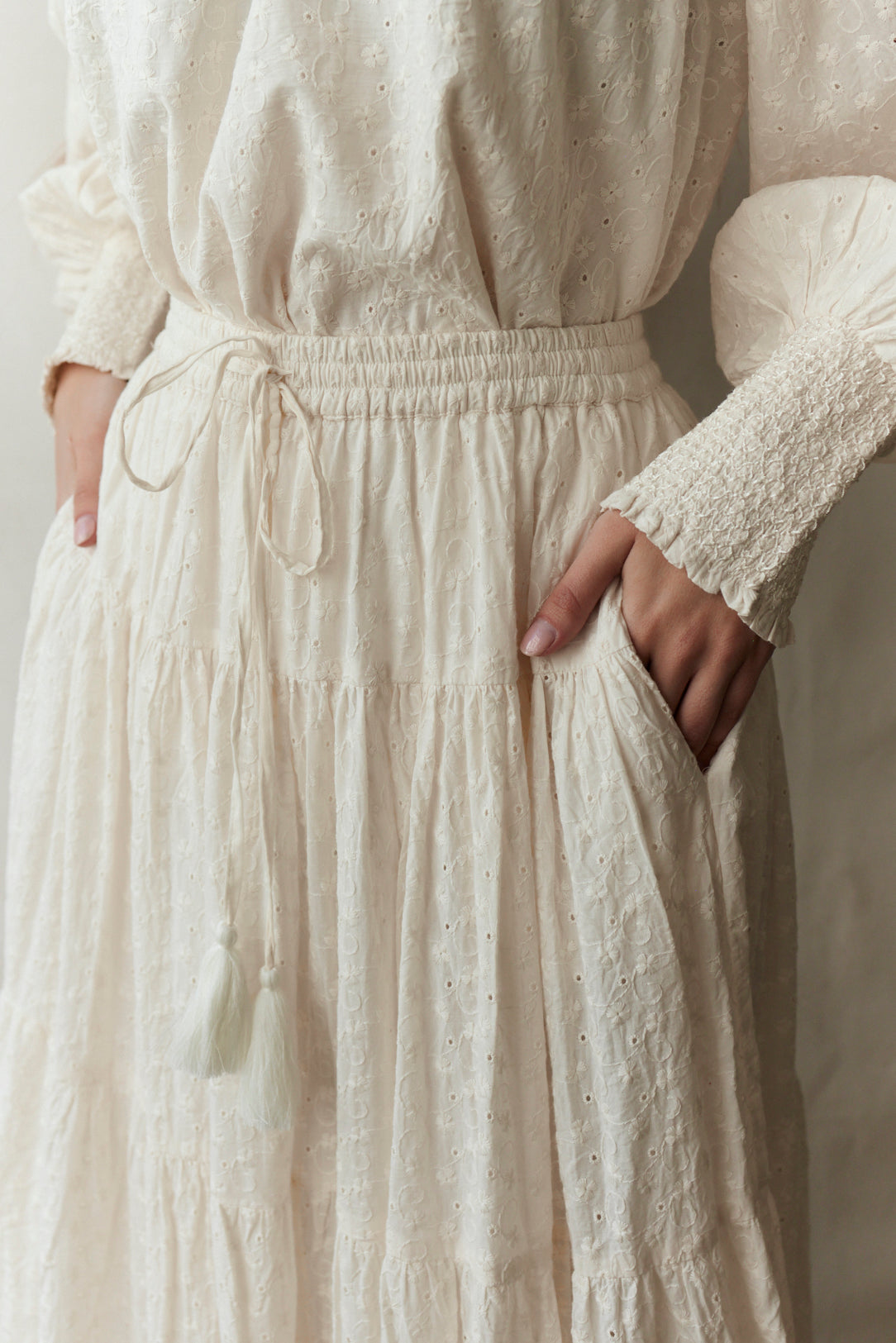 Jupe longue 'Velga' en cotton brodé crème