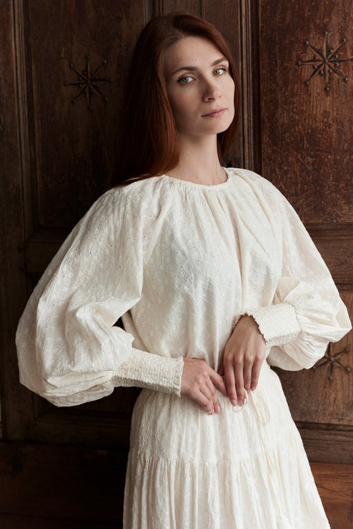 Haut 'Velga' manches bouffantes en cotton brodé crème