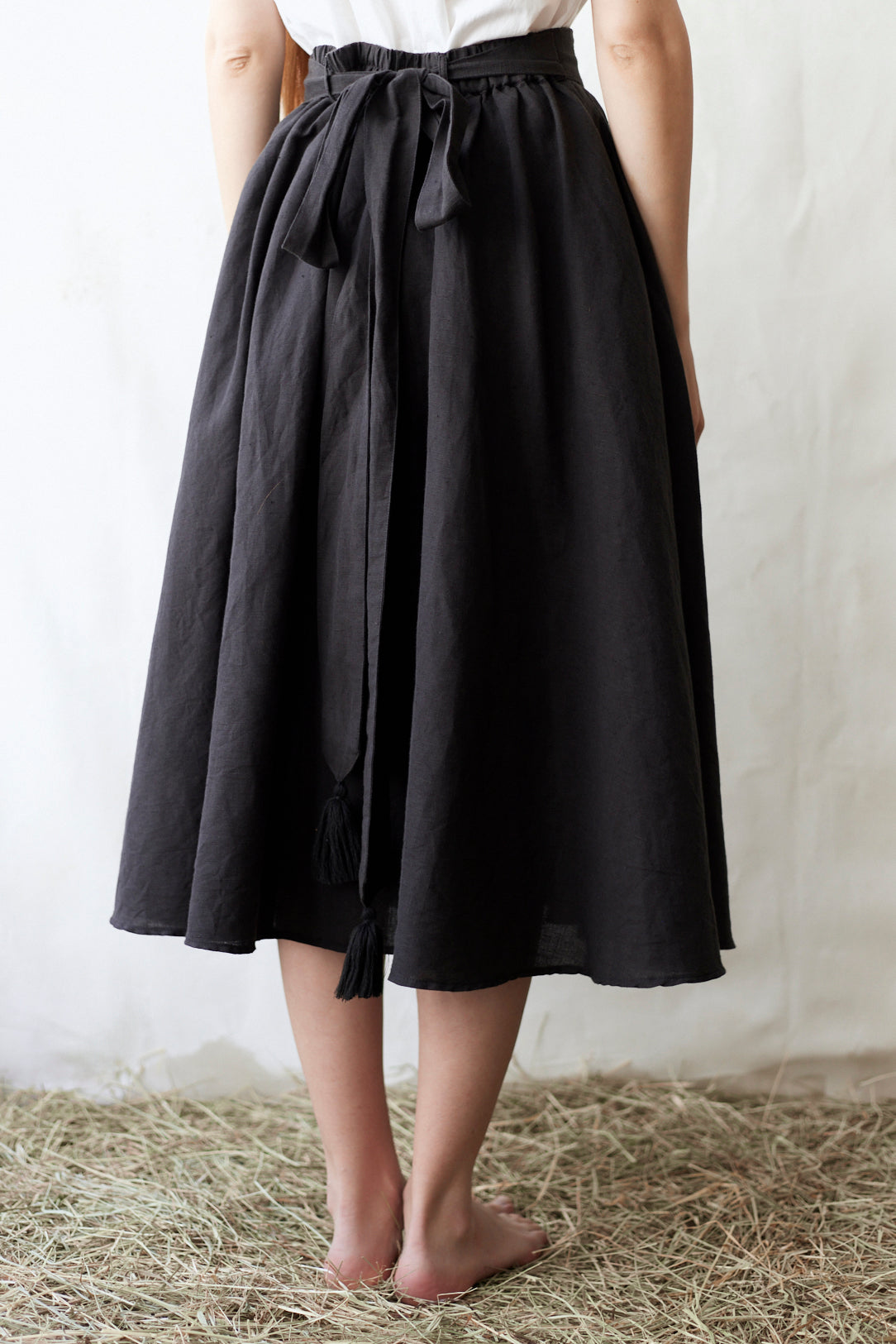 'Vineta' linen midi skirt black
